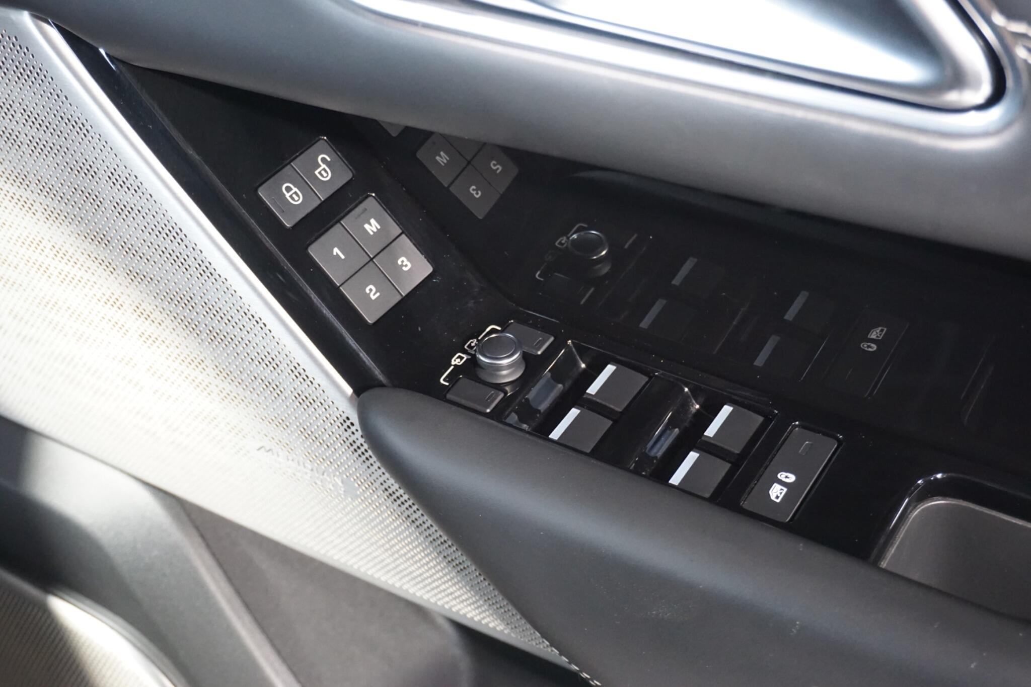 Land Rover Range Rover Velar 3.0 SD6 V6 R-Dynamic HSE SUV 5dr Diesel Auto 4WD Euro 6 (s/s) (300 ps)